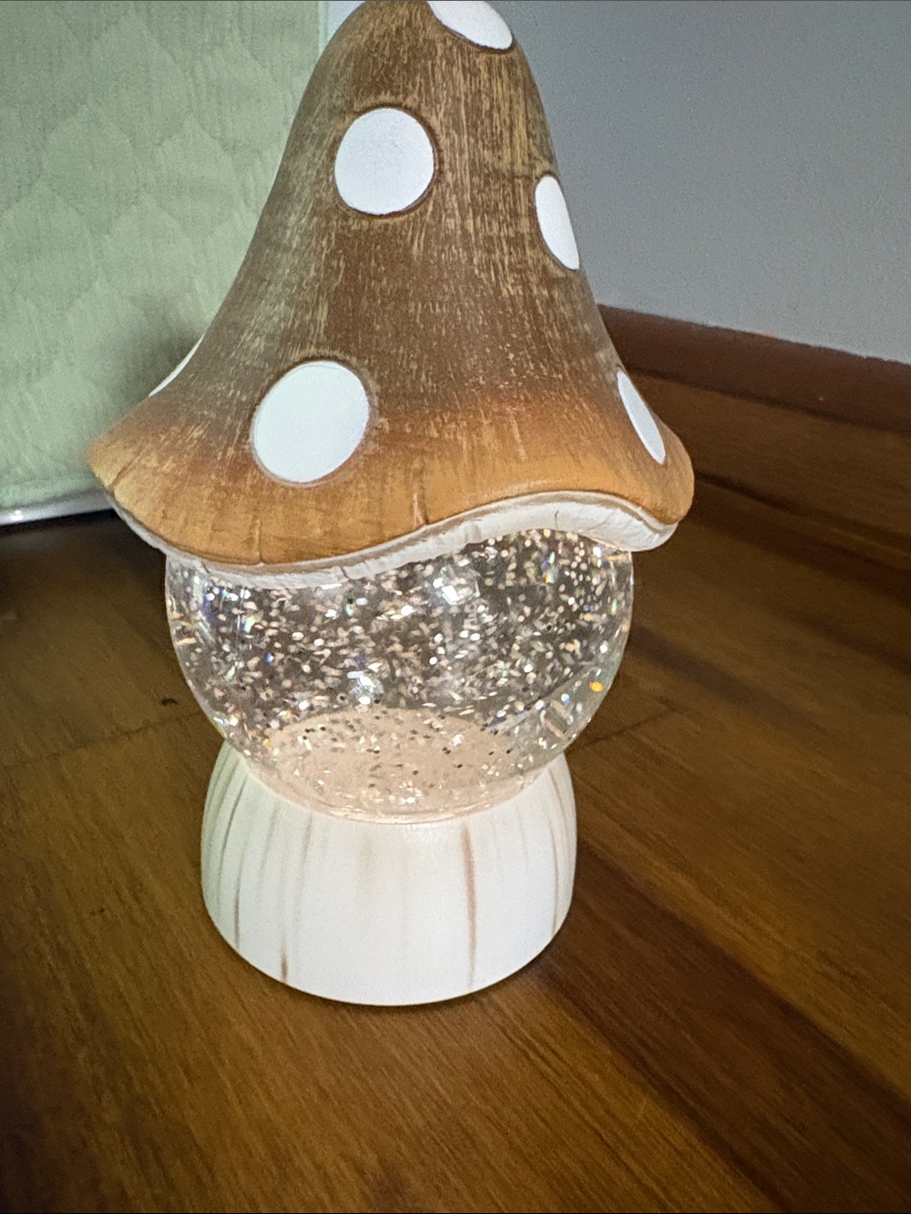 Wood-Tone Mushroom Glitter Lamp - Neutral Accent
